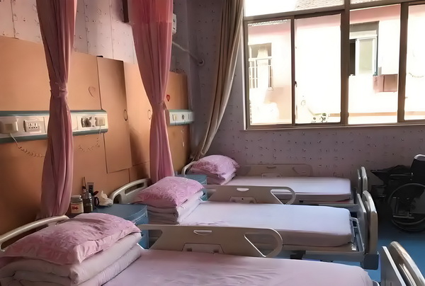 大学本科可以落户深圳户口吗_活佛王兴夫“点化”140位女信徒，全程不穿衣服，场面失控 并表响资进示融受影程未